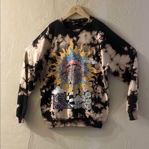 Black tie-dye crew neck with mushrooms and flowers